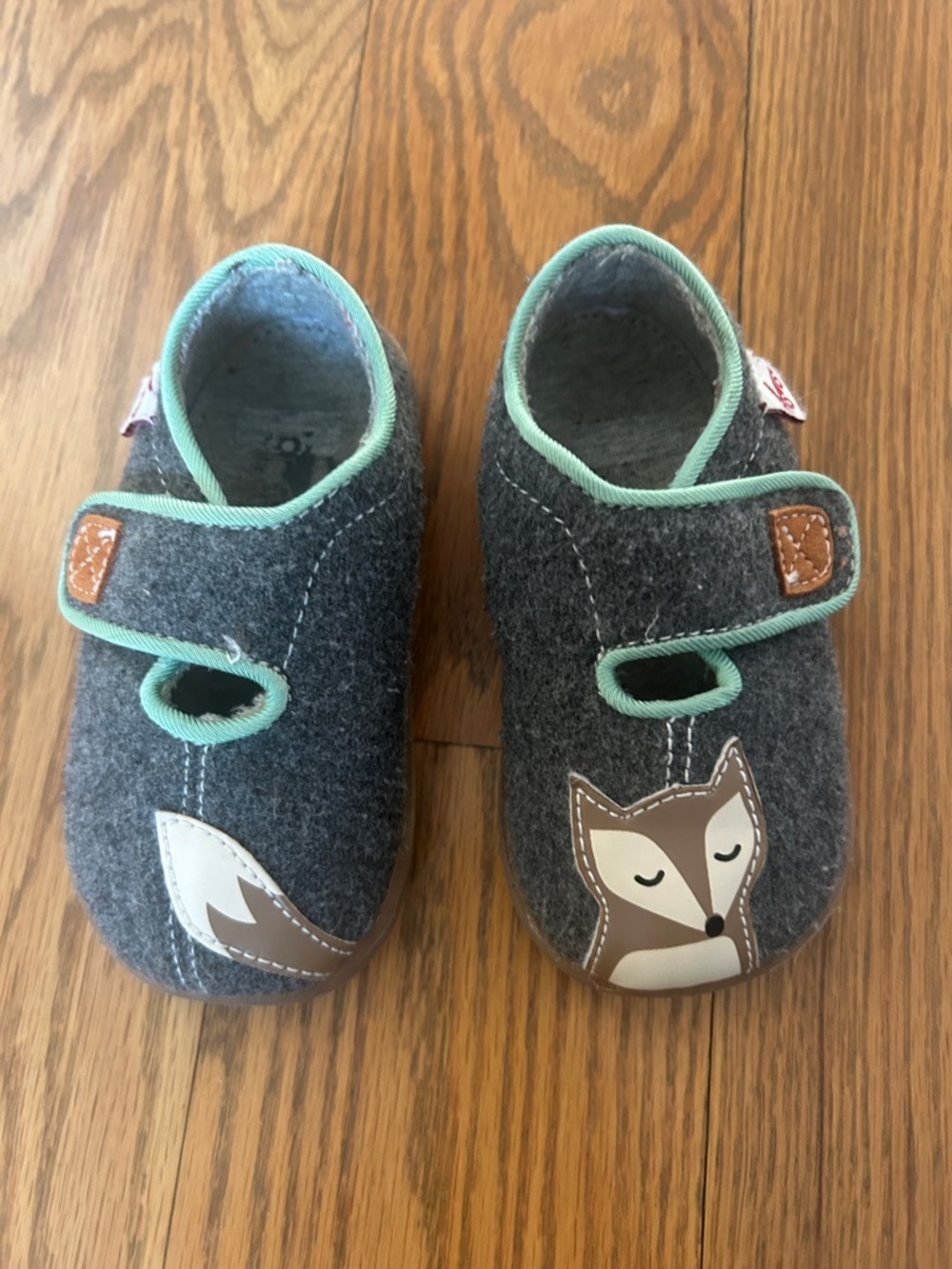 See Kai Run Gray Fox Easy-On Slippers Shoes size 4